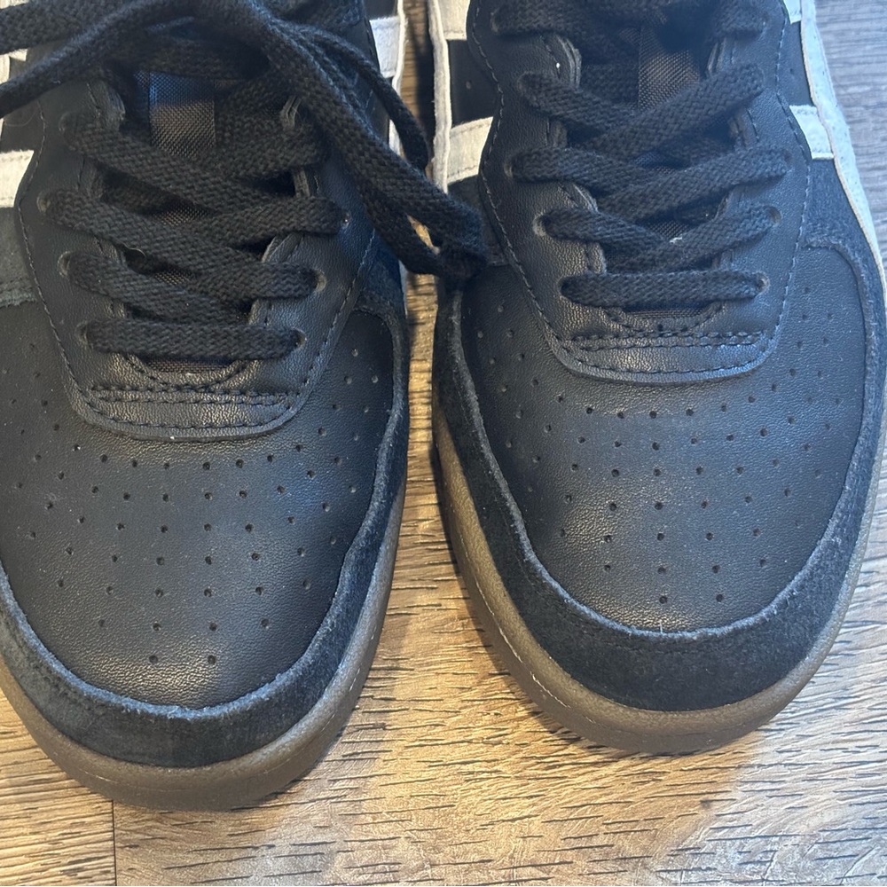 Onitsuka Tiger GSM 38 Black and White Sneakers - Picture 5 of 8